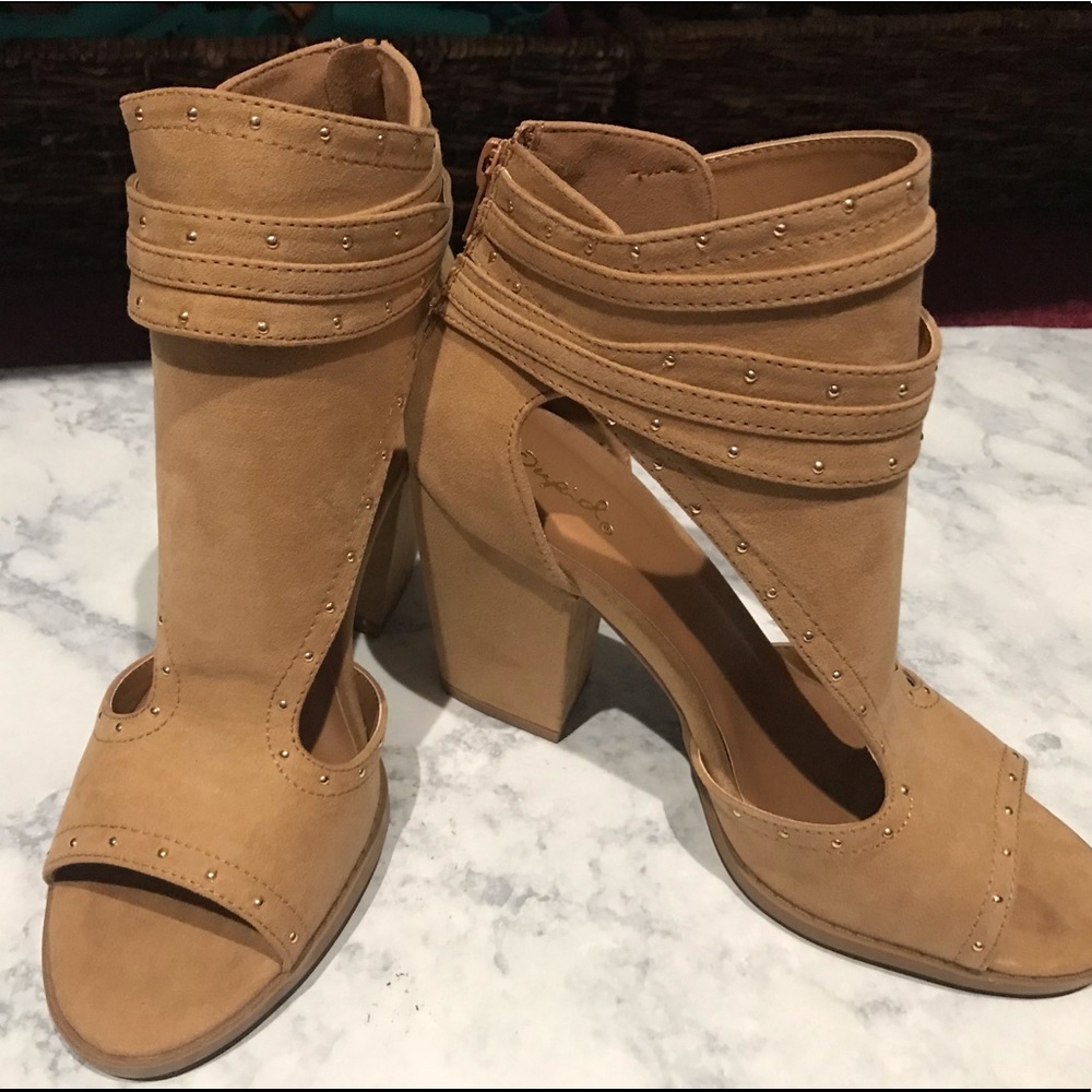 Camel ankle booty size 8 1/2